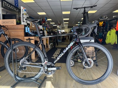 Colnago V4RS Disc 2024 Carbon with Dura Ace Di2 2025 Road Bike Colnago V4RS Disc 2024 Carbon with Dura Ace Di2 2025 Road Bike Road Bike